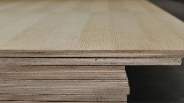 Листы берёзовой фанеры ФК на складе