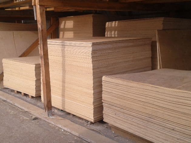 Склад с листами фанеры в Минске